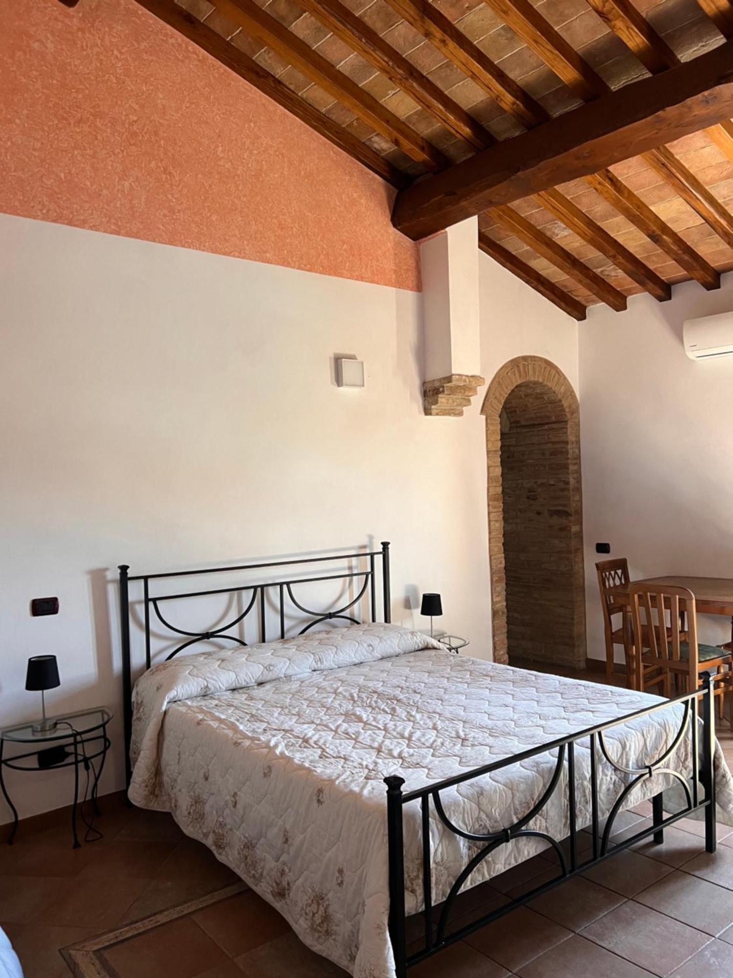 Bed & Breakfast Casale Gregoriano And Apartaments San Gimignano Eksteriør billede